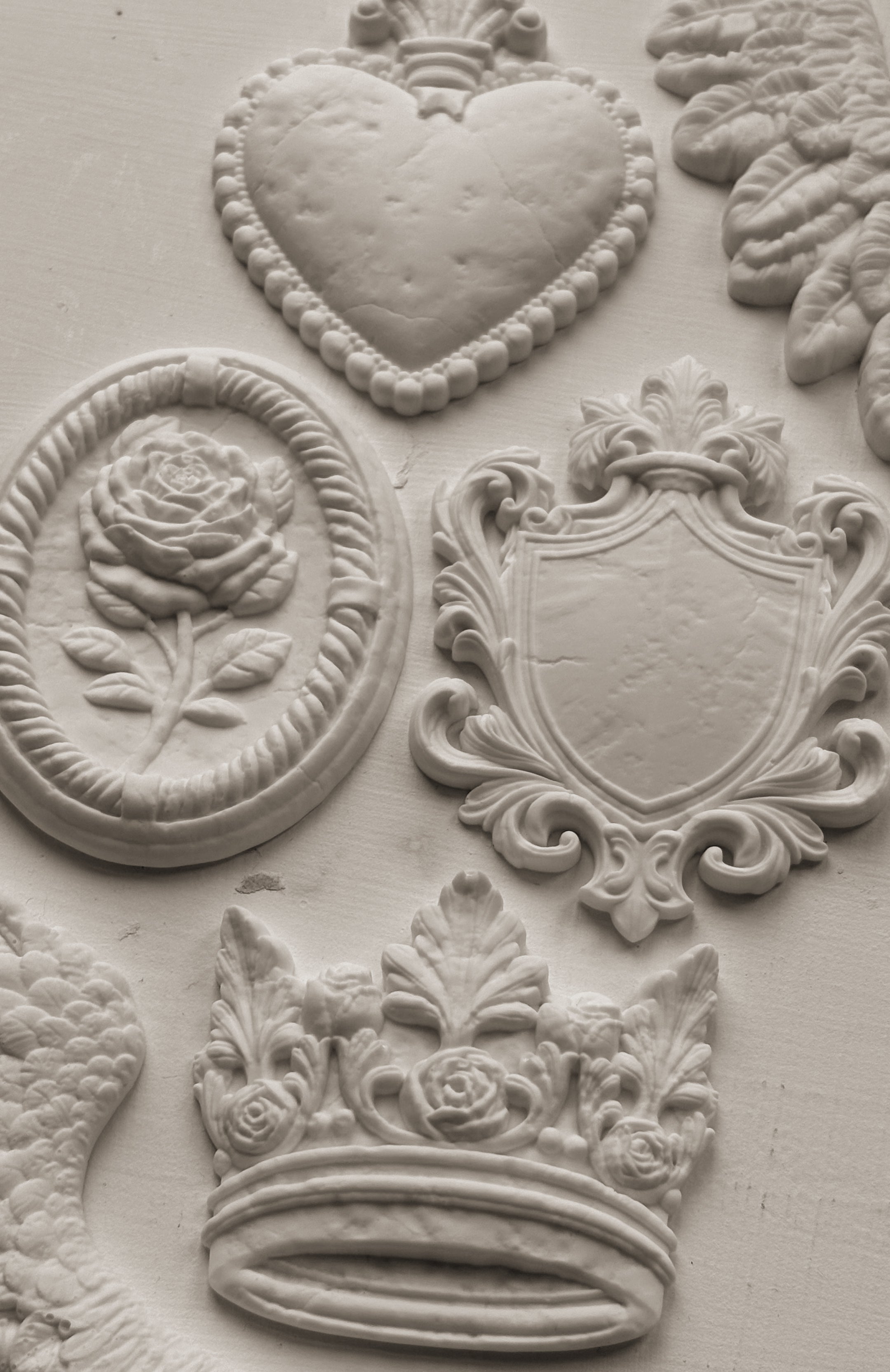 Heraldry 6×10 IOD Decor Mould™