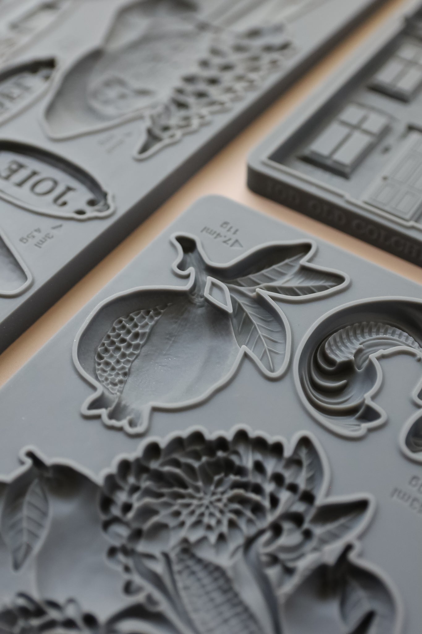 Cornucopias 6x10 IOD Decor Mould™